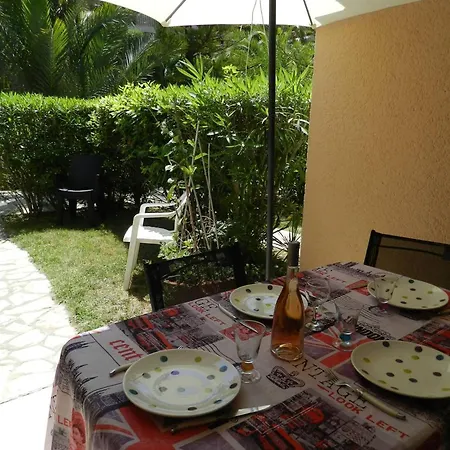 Le Lavandou, 2 Pieces, 4 Personnes - Fr-1-251-653 Appartamento